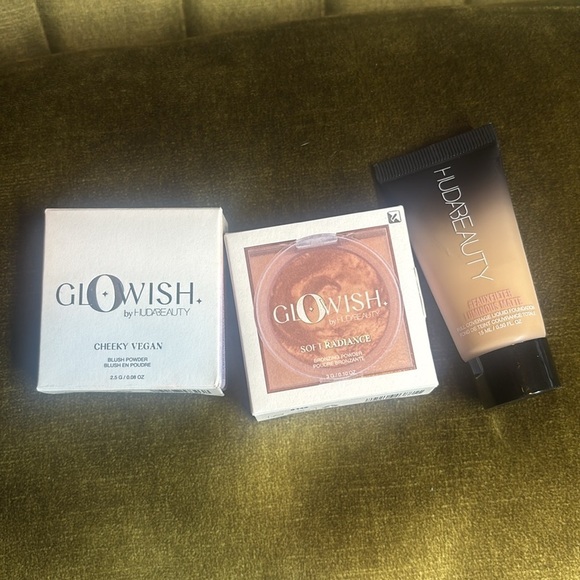 Huda Beauty 3 item Bundle GloWIsh blush, bronzing powder foundation NEW - Picture 1 of 10
